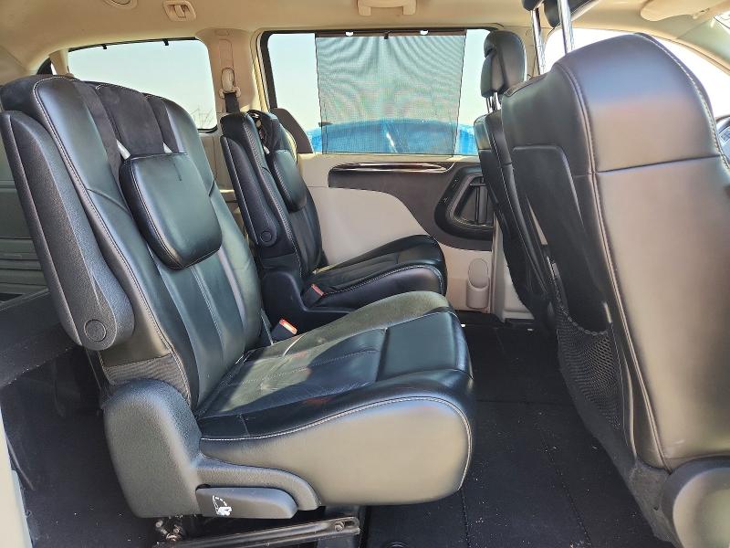 51036066 :رقم المزاد ، 2A4RR6DG1BR610838 vin ، 2011 Chrysler Town & Country مزاد بيع
