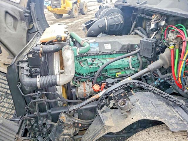 52057606 :رقم المزاد ، 4V4NC9EH8GN932447 vin ، 2016 Volvo Vn مزاد بيع