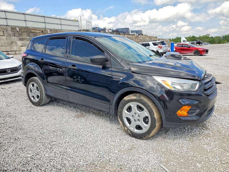 51544706 :رقم المزاد ، 1FMCU0F71HUD92038 vin ، 2017 Ford Escape مزاد بيع