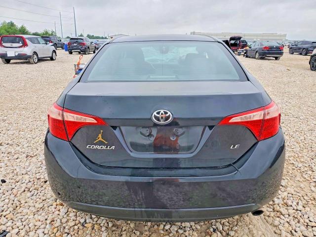 50895006 :رقم المزاد ، 5YFBURHE4JP836368 vin ، 2018 Toyota Corolla مزاد بيع