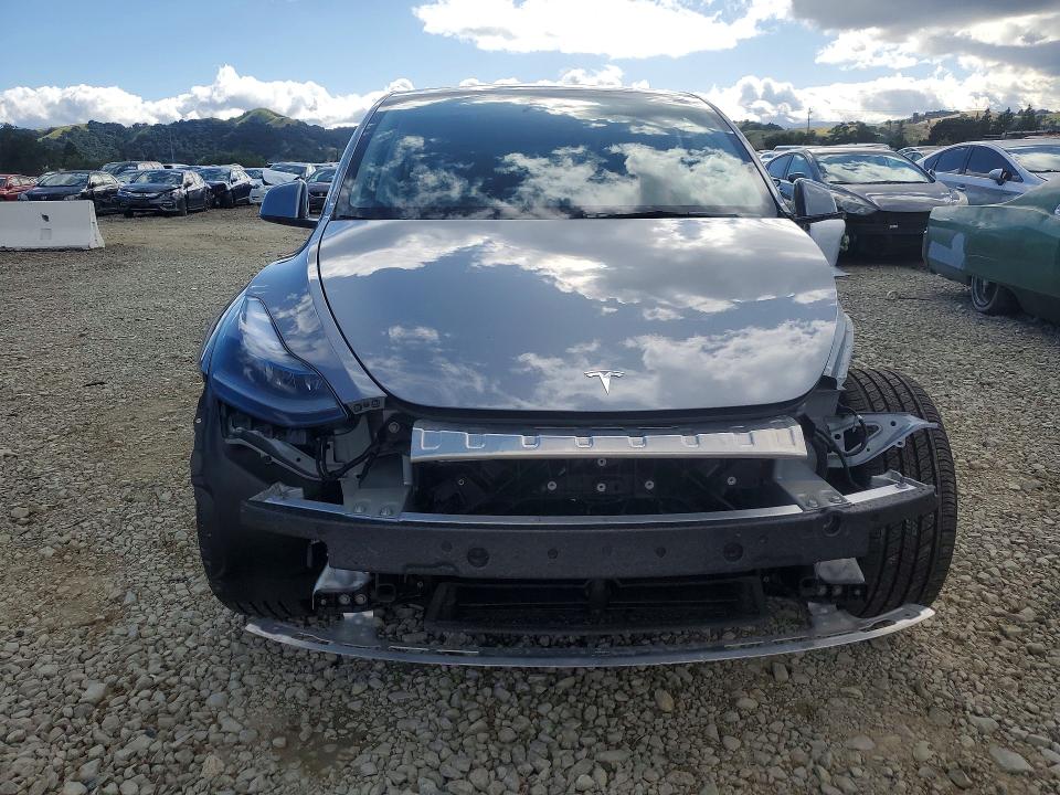 2025 Tesla Model Y მანქანა იყიდება აუქციონზე, vin: 7SAYGDED3SF320373, აუქციონის ნომერი: 50367686