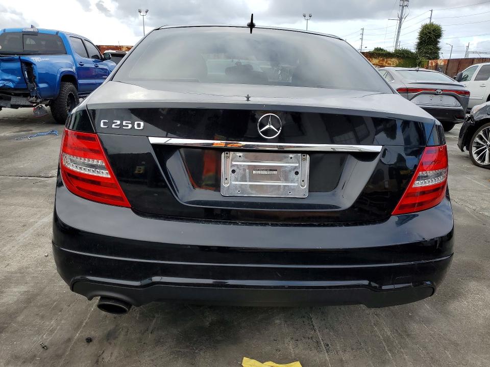 Продажа на аукционе авто 2013 Mercedes-benz C, vin: WDDGF4HB6DA851655, номер лота: 49597546