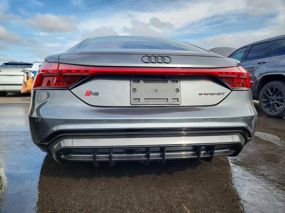 48200306 :رقم المزاد ، WAUAHBFW1N7905122 vin ، 2022 Audi Rs E-tron Gt مزاد بيع