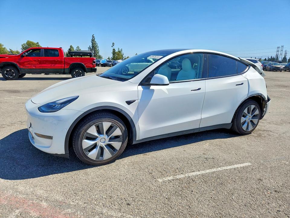 Auction sale of the 2022 Tesla Model Y, vin: 7SAYGAEE8NF572311, lot number: 48635236