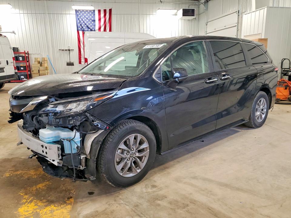 Auction sale of the 2022 Toyota Sienna, vin: 5TDYRKEC2NS100497, lot number: 51158796