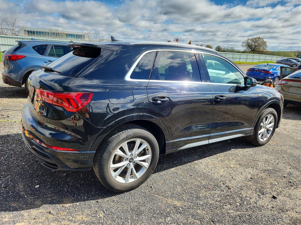 51350056 :رقم المزاد ، WA1DECF38M1020495 vin ، 2021 Audi Q3 مزاد بيع