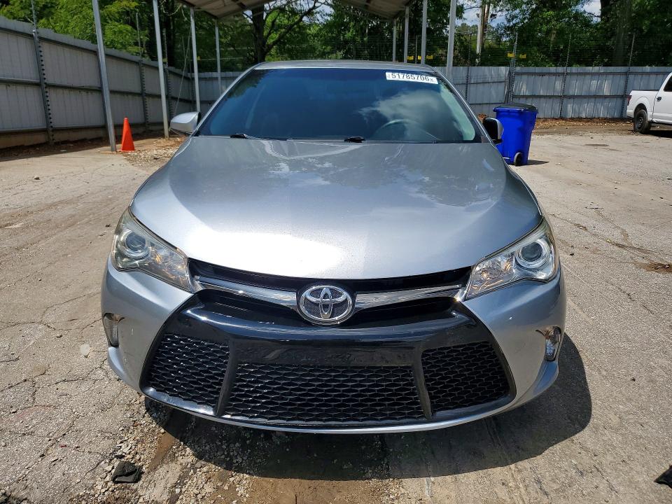 51785706 :رقم المزاد ، 4T1BF1FK5FU095917 vin ، 2015 Toyota Camry مزاد بيع