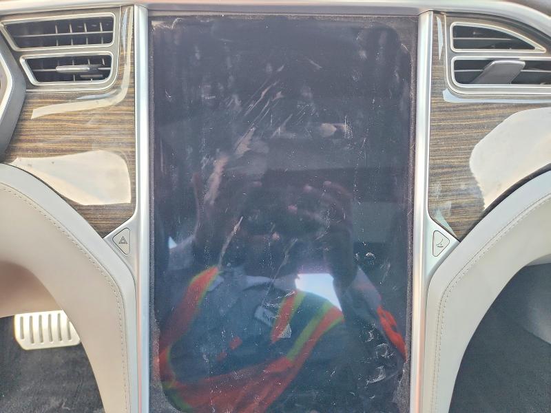 51354026 :رقم المزاد ، 5YJSA1E42FF115359 vin ، 2015 Tesla Mod مزاد بيع