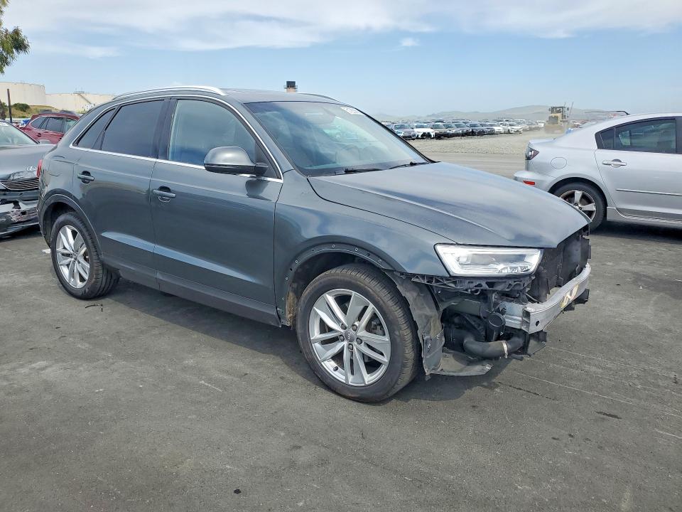 2018 Audi Q3 მანქანა იყიდება აუქციონზე, vin: WA1HCCFS7JR018359, აუქციონის ნომერი: 51263666