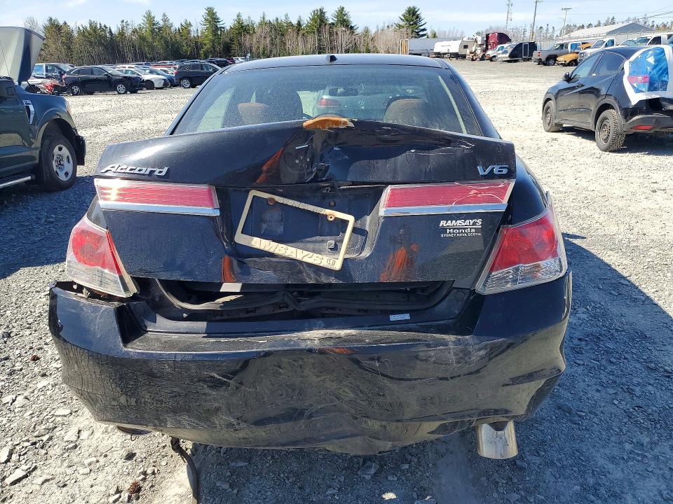 50424026 :رقم المزاد ، 1HGCP3F79BA800065 vin ، 2011 Honda Accord مزاد بيع