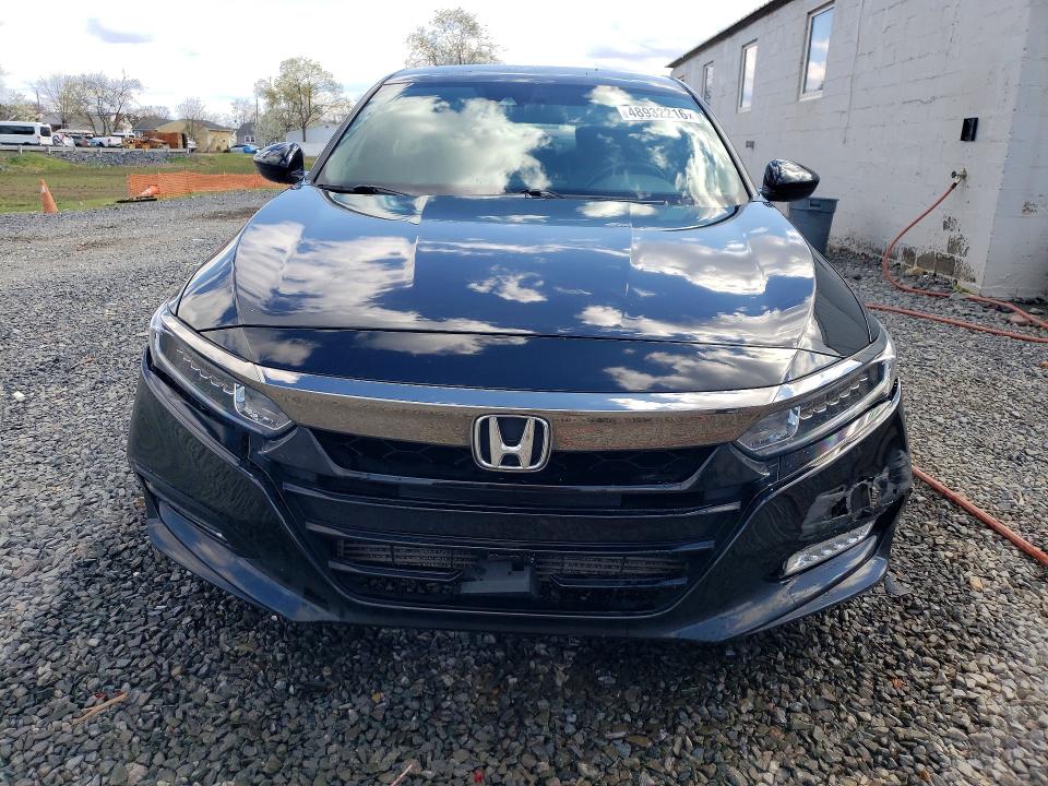 48932216 :رقم المزاد ، 1HGCV1F33JA205220 vin ، 2018 Honda Accord مزاد بيع