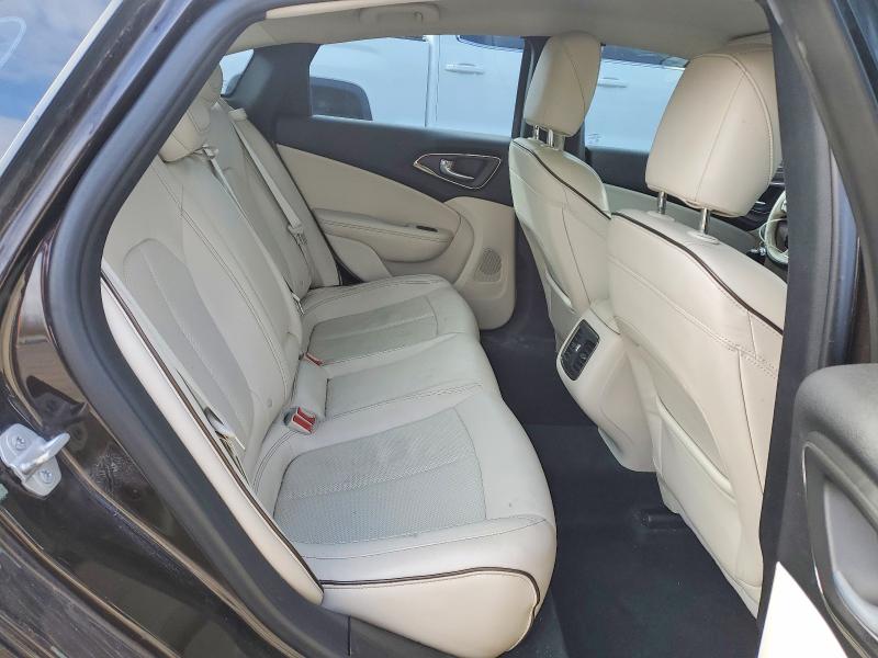 48732216 :رقم المزاد ، 1C3CCCCB8FN570492 vin ، 2015 Chrysler 200 مزاد بيع