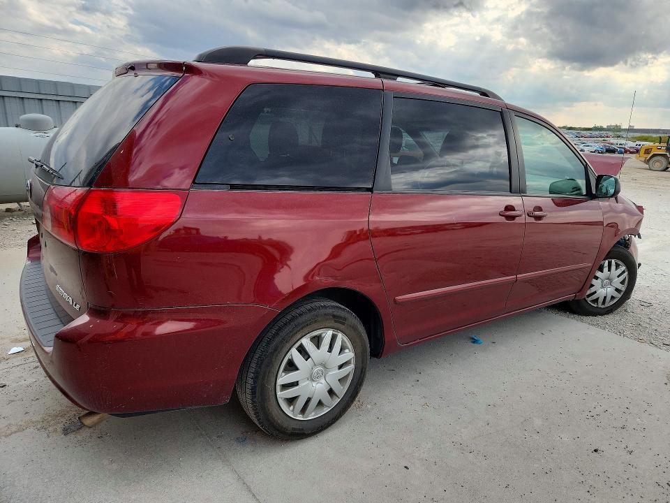 51876086 :رقم المزاد ، 5TDKK4CC7AS331916 vin ، 2010 Toyota Sienna مزاد بيع