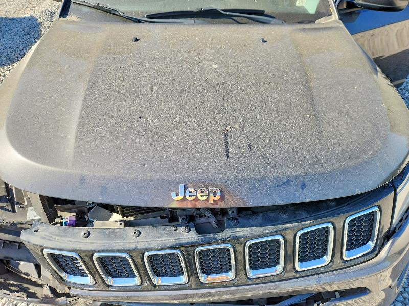 50425296 :رقم المزاد ، 3C4NJCBB7JT327695 vin ، 2018 Jeep Compass مزاد بيع