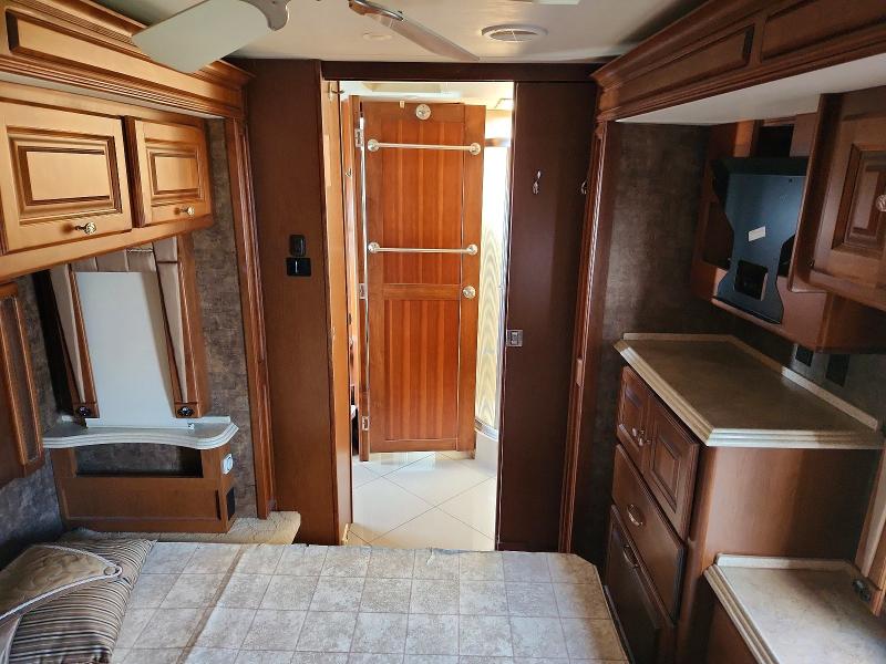 49763746 :رقم المزاد ، 4UZAB2BS4BCAY0377 vin ، 2011 Tiffin Motorhomes Inc Phaeton مزاد بيع