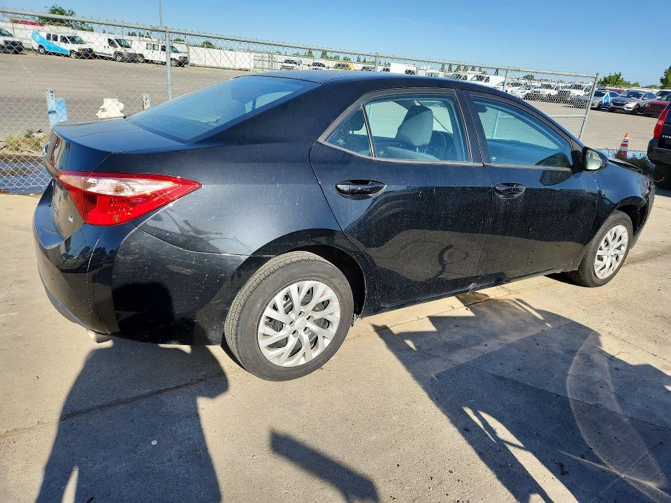 50058896 :رقم المزاد ، 2T1BURHE2JC004687 vin ، 2018 Toyota Corolla مزاد بيع