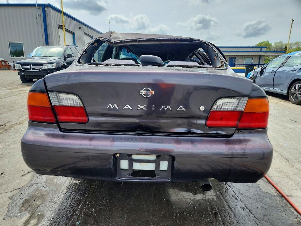 48336196 :رقم المزاد ، JN1CA21D8ST068896 vin ، 1995 Nissan Maxima مزاد بيع