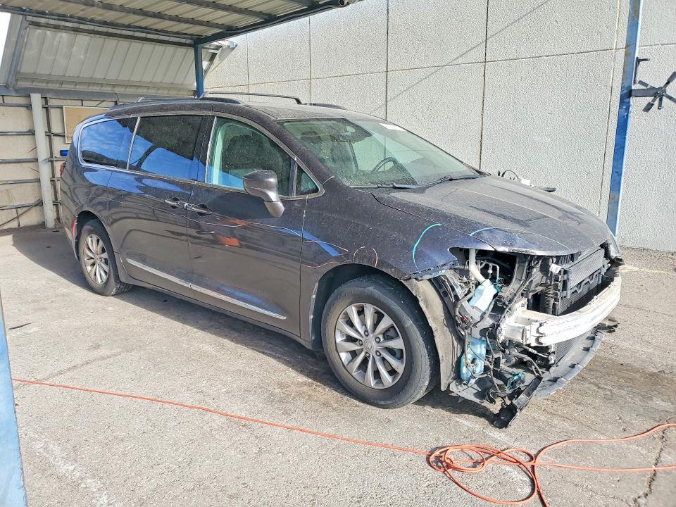 47931426 :رقم المزاد ، 2C4RC1BG6HR613157 vin ، 2017 Chrysler Pacifica مزاد بيع