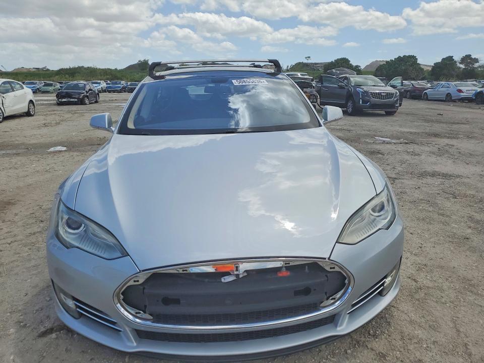 50855836 :رقم المزاد ، 5YJSA1CN4DFP04115 vin ، 2013 Tesla Model S مزاد بيع