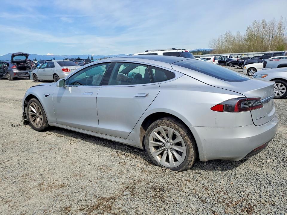 48876756 :رقم المزاد ، 5YJSA1E27JF254751 vin ، 2018 Tesla Model S مزاد بيع