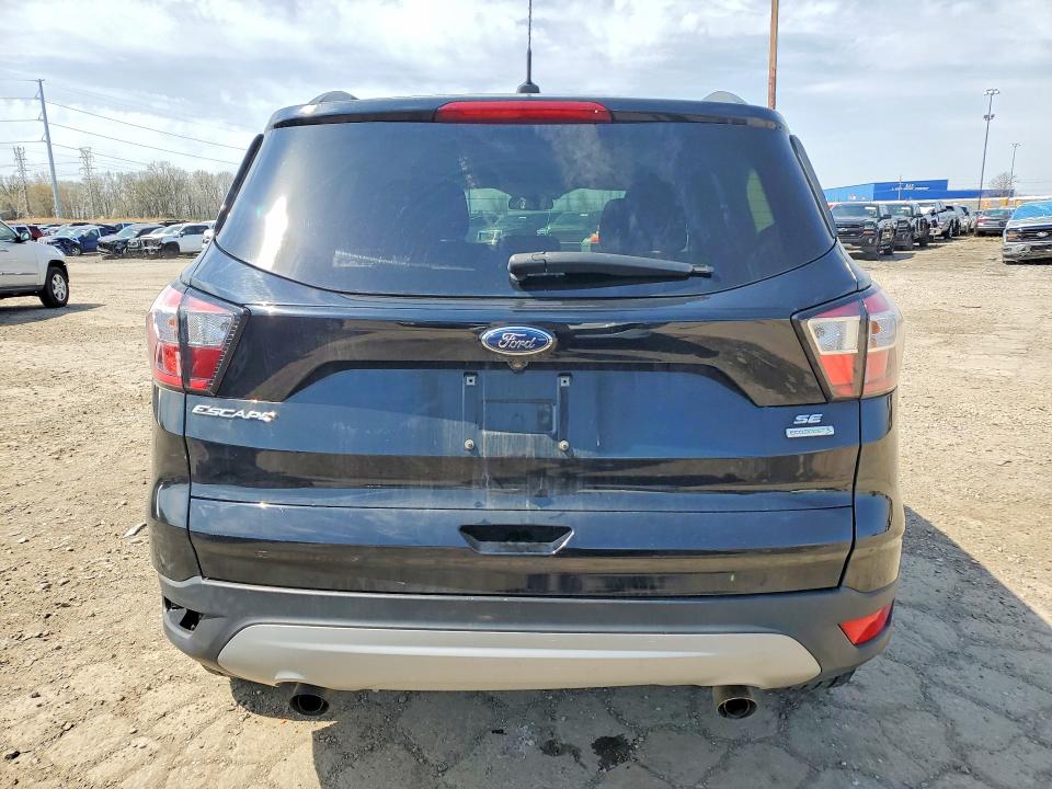 49858396 :رقم المزاد ، 1FMCU0GD5JUB09523 vin ، 2018 Ford Escape مزاد بيع