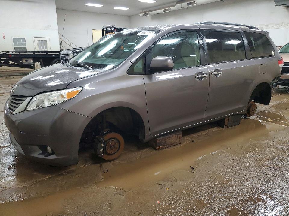 Auction sale of the 2014 Toyota Sienna, vin: 5TDDK3DC5ES086962, lot number: 49628156