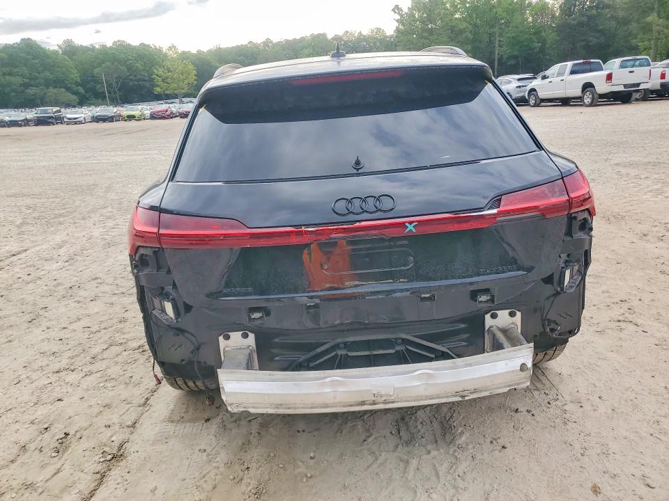 2022 Audi E-tron მანქანა იყიდება აუქციონზე, vin: WA1VABGE4NB040748, აუქციონის ნომერი: 51366566