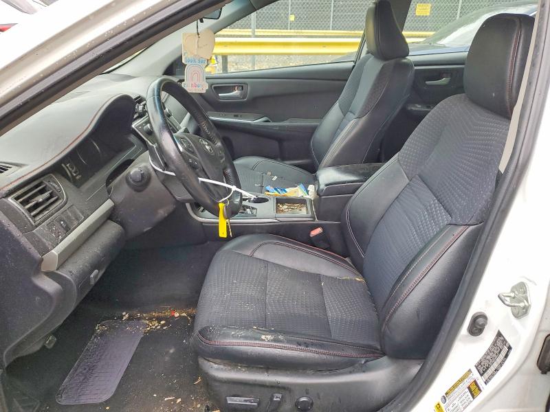 51513646 :رقم المزاد ، 4T1BF1FKXFU950174 vin ، 2015 Toyota Camry مزاد بيع