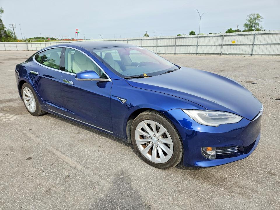 2018 Tesla Model S მანქანა იყიდება აუქციონზე, vin: 5YJSA1E22JF283980, აუქციონის ნომერი: 49216336