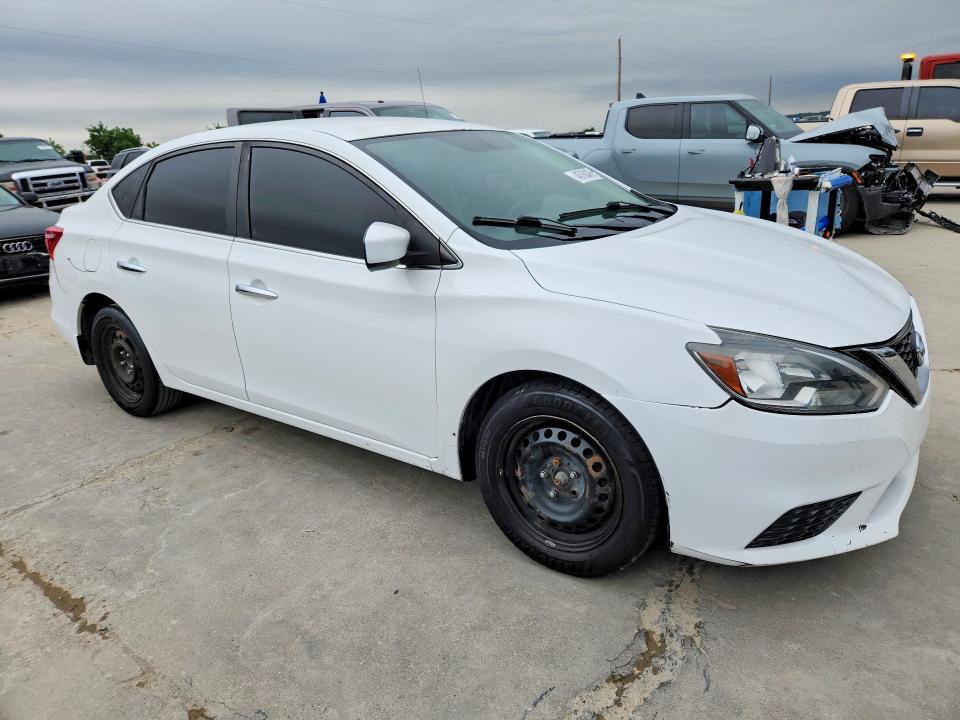 46780476 :رقم المزاد ، 3N1AB7AP8HY233888 vin ، 2017 Nissan Sentra مزاد بيع