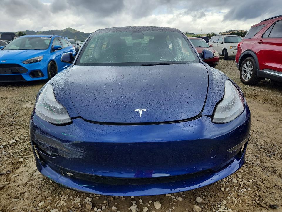 50683996 :رقم المزاد ، 5YJ3E1EAXNF372878 vin ، 2022 Tesla Model 3 مزاد بيع