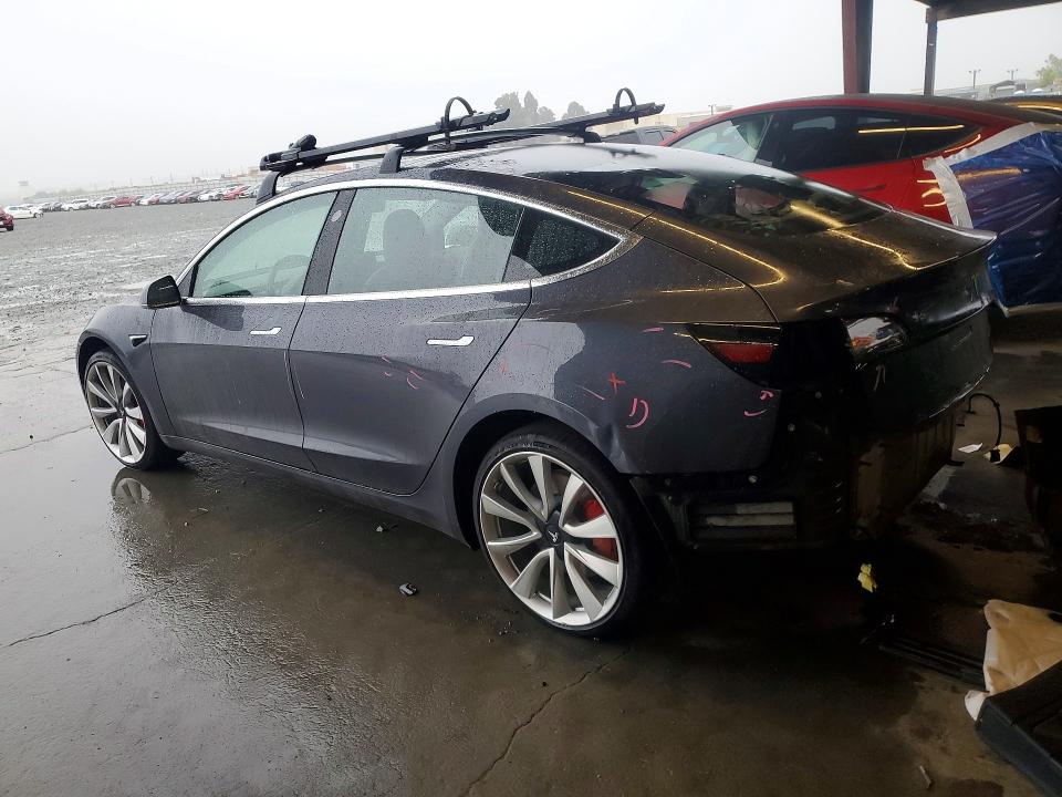 49447566 :رقم المزاد ، 5YJ3E1EB8JF083081 vin ، 2018 Tesla Model 3 مزاد بيع