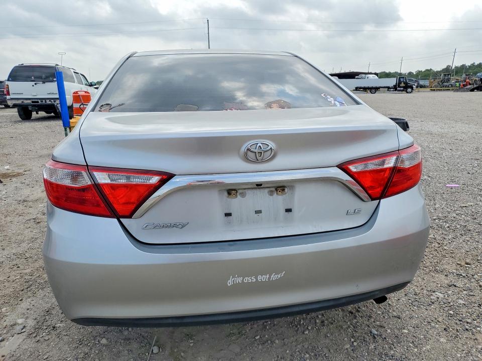 51479426 :رقم المزاد ، 4T1BF1FKXHU305592 vin ، 2017 Toyota Camry مزاد بيع
