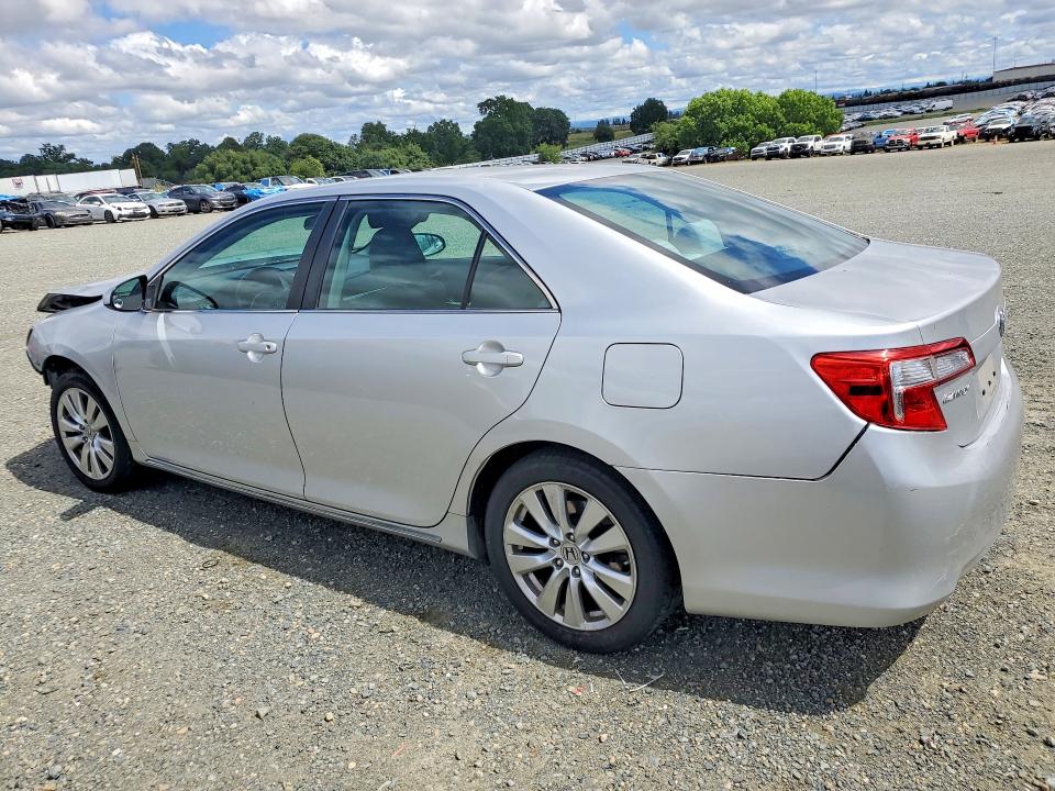 49767686 :رقم المزاد ، 4T1BF1FK7EU357094 vin ، 2014 Toyota Camry مزاد بيع