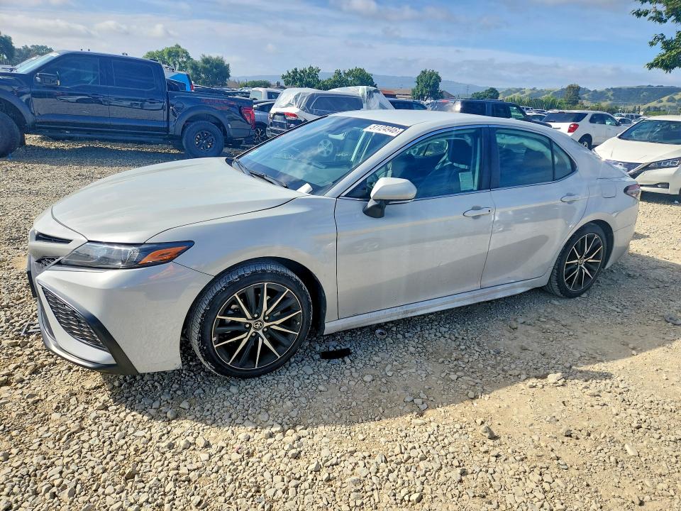 51124946 :رقم المزاد ، 4T1G11AK3PU141872 vin ، 2023 Toyota Camry مزاد بيع