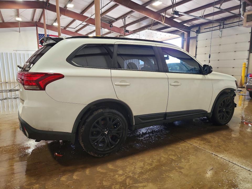 Продаж на аукціоні авто 2018 Mitsubishi Outlander, vin: JA4AZ3A38JZ020413, номер лоту: 49917706