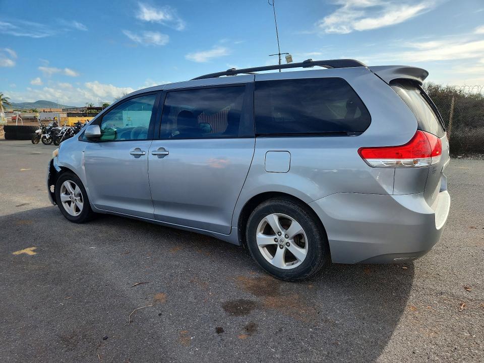 48404616 :رقم المزاد ، 5TDKK3DC4CS237245 vin ، 2012 Toyota Sienna مزاد بيع