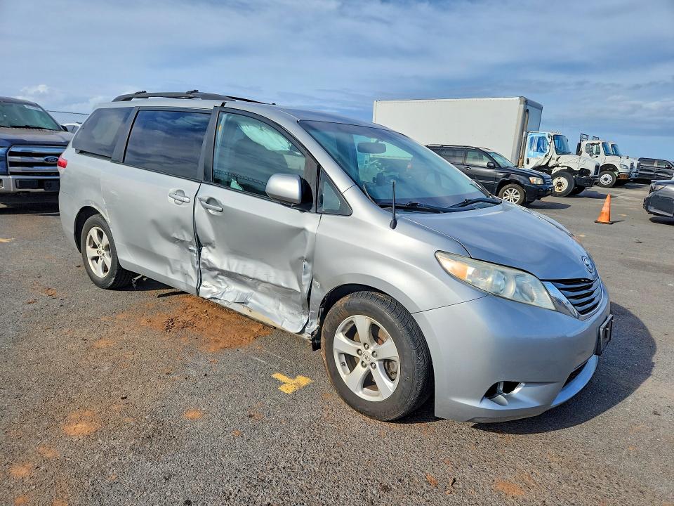 48404616 :رقم المزاد ، 5TDKK3DC4CS237245 vin ، 2012 Toyota Sienna مزاد بيع