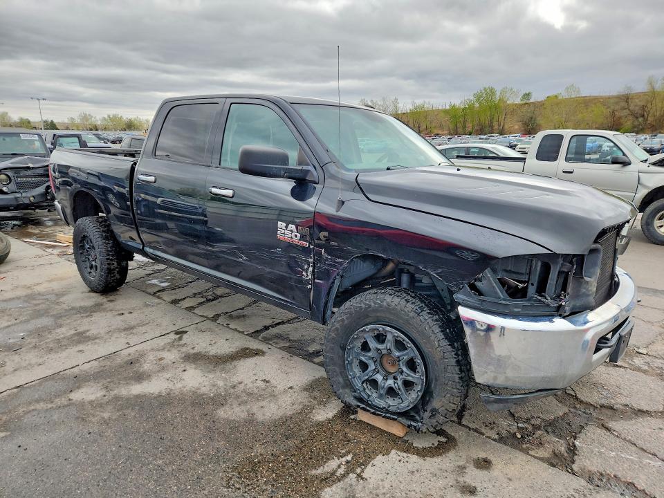 50473986 :رقم المزاد ، 3C6UR5DL4JG424908 vin ، 2018 Ram 2500 مزاد بيع