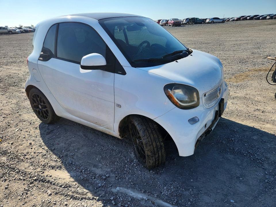 Продаж на аукціоні авто 2016 Smart Fortwo, vin: WMEFJ5DA5GK057642, номер лоту: 49142986