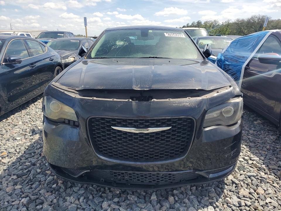 47654396 :رقم المزاد ، 2C3CCARG8JH309114 vin ، 2018 Chrysler 300 مزاد بيع