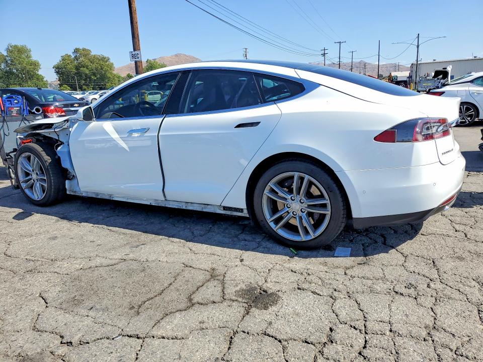 Продаж на аукціоні авто 2015 Tesla Model S, vin: 5YJSA1E28FF107426, номер лоту: 49395496