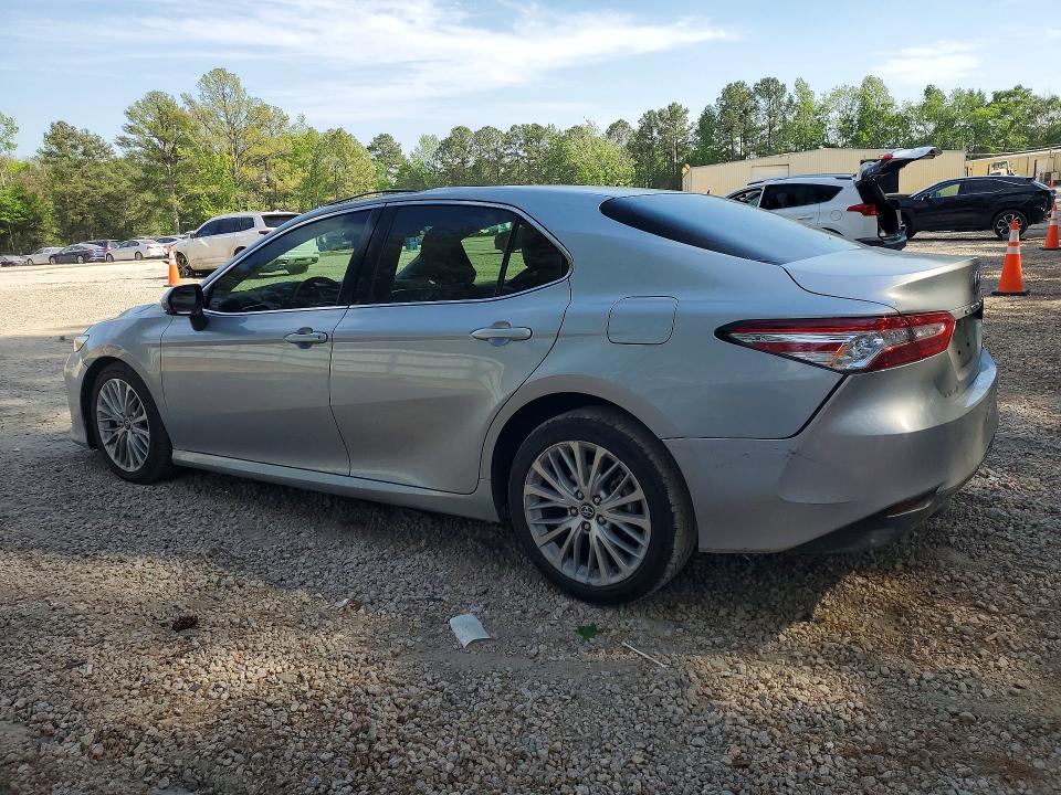 50085296 :رقم المزاد ، 4T1B11HK5JU105754 vin ، 2018 Toyota Camry مزاد بيع