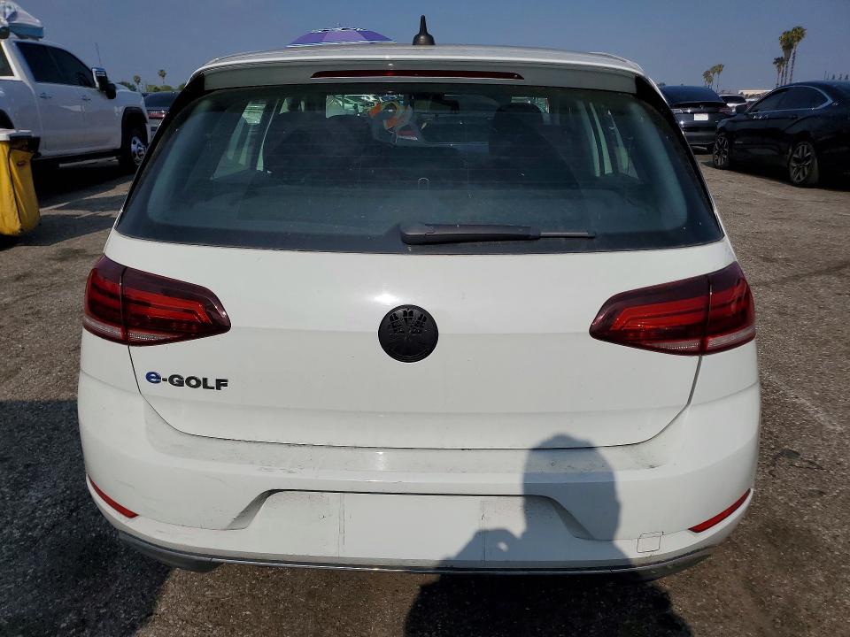 52075906 :رقم المزاد ، WVWKR7AU9JW907241 vin ، 2018 Volkswagen E-golf مزاد بيع