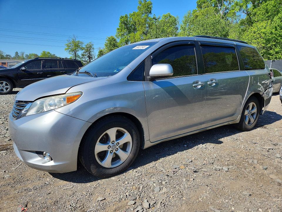 50407046 :رقم المزاد ، 5TDKK3DCXBS133101 vin ، 2011 Toyota Sienna مزاد بيع
