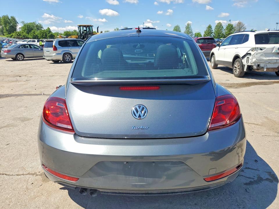 2018 Volkswagen Beetle მანქანა იყიდება აუქციონზე, vin: 3VWFD7AT1JM701318, აუქციონის ნომერი: 51720486