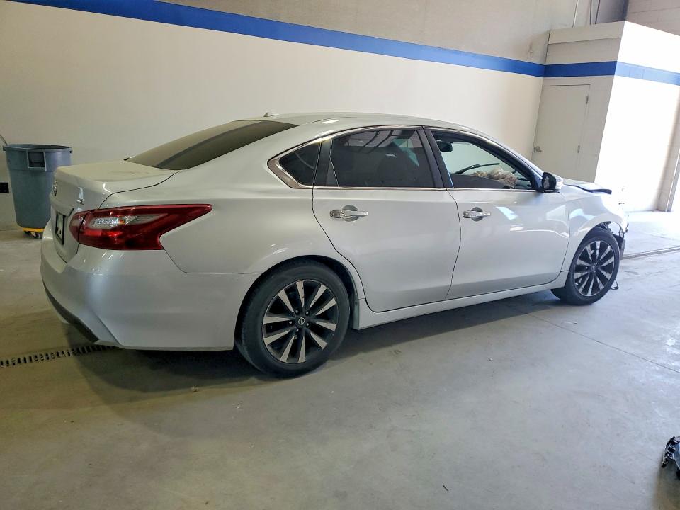 2018 Nissan Altima მანქანა იყიდება აუქციონზე, vin: 1N4AL3APXJC179033, აუქციონის ნომერი: 49879766