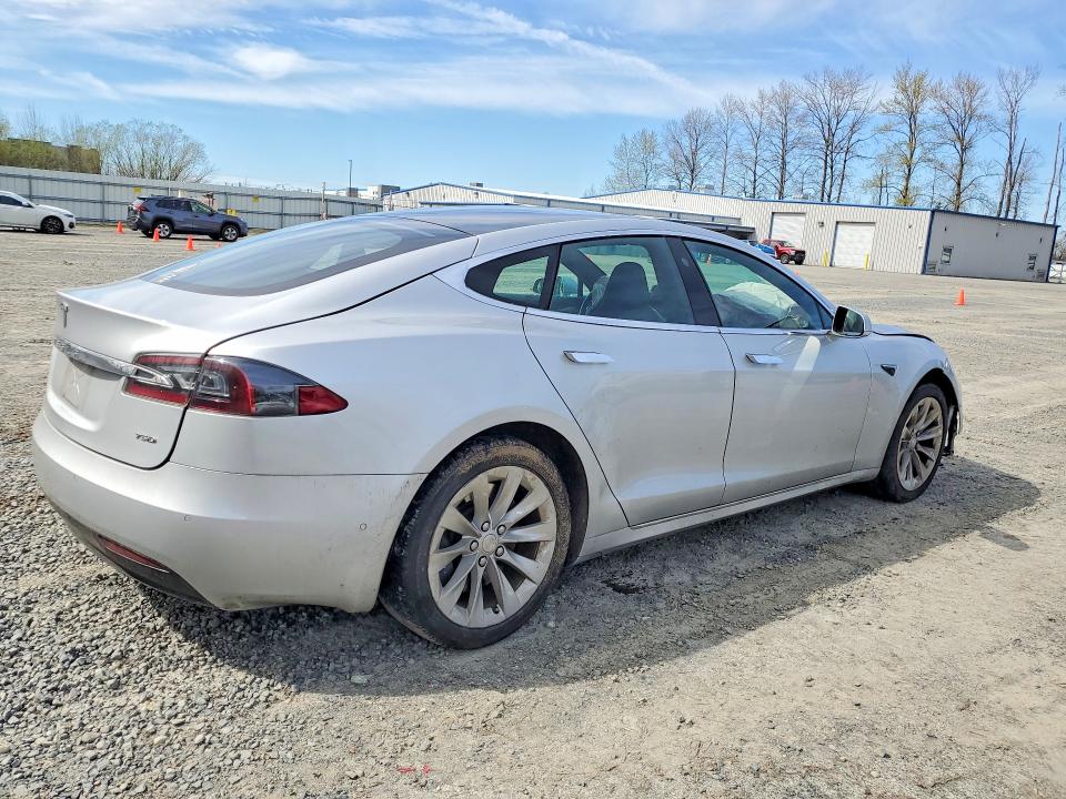 48876756 :رقم المزاد ، 5YJSA1E27JF254751 vin ، 2018 Tesla Model S مزاد بيع