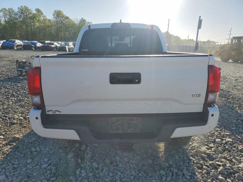 49183176 :رقم المزاد ، 5TFCZ5AN4JX152804 vin ، 2018 Toyota Tacoma Double Cab/sr مزاد بيع
