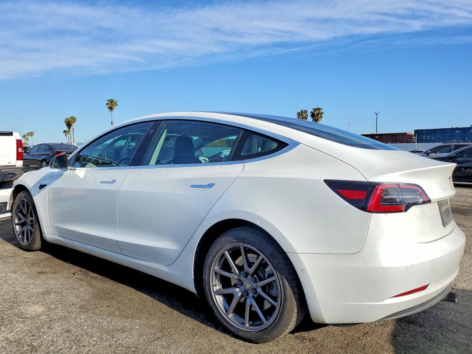 51143036 :رقم المزاد ، 5YJ3E1EAXKF300297 vin ، 2019 Tesla Model 3 مزاد بيع